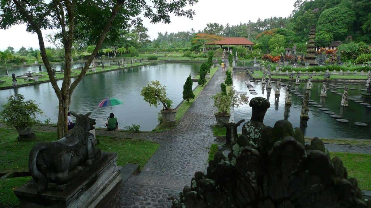 Danau Tirta Gangga, 1. Danau Tirta Gangga, 2. Bukit Batubara, 3. Air Terjun Curug Tujuh, 4. Bukit Batu Tumpang, 5. Tugu Kopiah Emas, 6. Kolam Renang Telaga Putri, 7. Danau Bekri, 8. Masjid Istiqlal Bandarjaya, 9. Wisata Alam Karya Tama Terpadu, 10. Telogo Rejo Sendang Baru