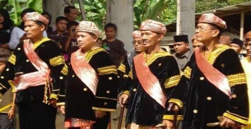 Deta, Makna Dibalik Kata Limpapeh, Bagian-Bagian Pakaian Adat Padang, Bagian Pakaian Adat Wanita Padang, Bagian Pakaian Adat Laki-Laki Padang