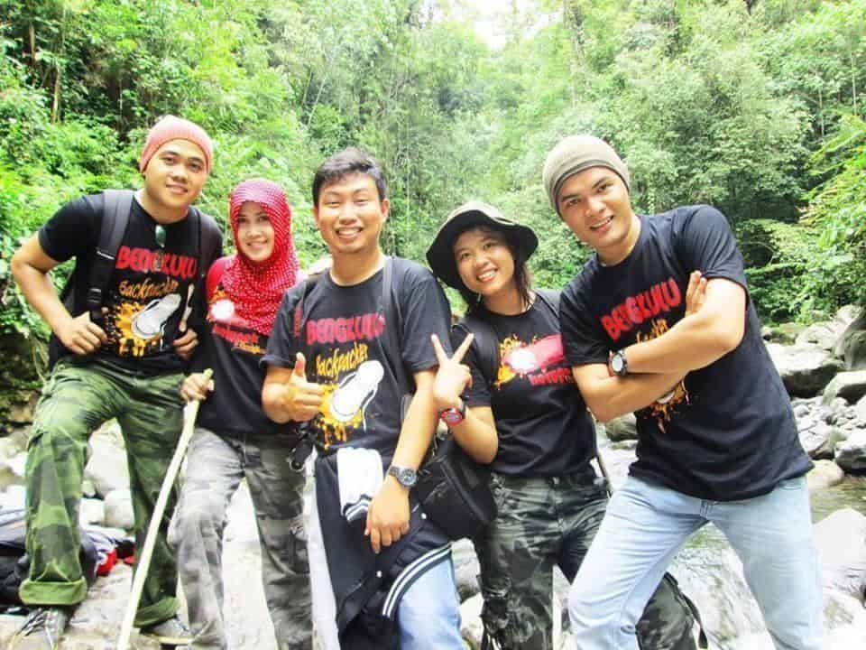 Dongadang Bengkulu, 1. Toko Sari Rasa, 2. Oleh-Oleh Bengkulu Citra Rasa Rossy, 3. Krupuk Tuiri, 4. Toko Bougenville Rawa Makmur, 5. Griya Tin Batik Besurek Bengkulu, 6. Mall Mini UMKM Oodalu, 7. Dongadang Bengkulu