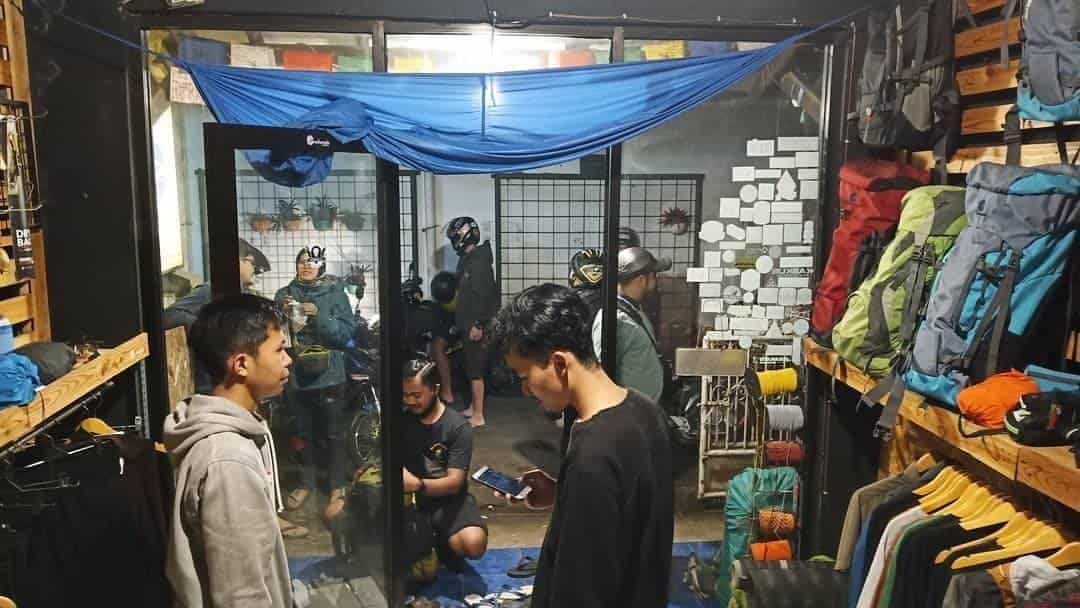 Erabarala Outdoor, 1. Bougenville Outdoor, 2. Green Camp Gagak, 3. Fifa Outdoor Gear, 4. Alment Rentalkemp, 5. Southwind Outdoor Store, 6. Potong Kompas, 7. Compas Bidik Rental Alat Camping, 8. Erabarala Outdoor, 9. Cibiru Outdoor Rental Alat Camping, 10. Tara Adventure