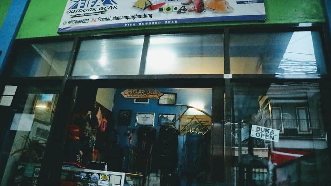 Fifa Outdoor Gear, 1. Bougenville Outdoor, 2. Green Camp Gagak, 3. Fifa Outdoor Gear, 4. Alment Rentalkemp, 5. Southwind Outdoor Store, 6. Potong Kompas, 7. Compas Bidik Rental Alat Camping, 8. Erabarala Outdoor, 9. Cibiru Outdoor Rental Alat Camping, 10. Tara Adventure