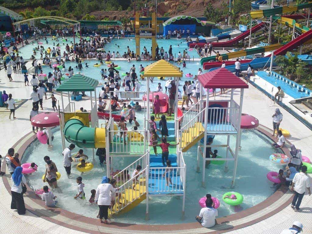 Griya Waterpark, 1. Kolam Renang Sepinggan Pratama, 2. Caribbean Island Water Park , 3. Mulawarman Swimming Pool, 4. Aquaboom Waterpark, 5. Balikpapan Sport Center, 6. Kolam Renang Wika, 7. Griya Waterpark, 8. Kolam Renang Borneo Bay City, 9. Swimming Pool Le Grandeur , 10. Swimming Pool Grand Tjokro Balikpapan 