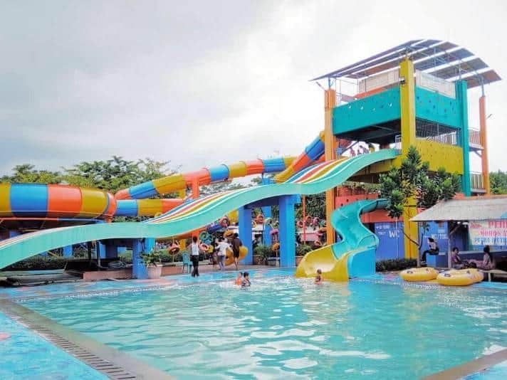 Jempol Waterpark , 1. Banyu Panas Palimanan, 2. Waterpark Ciperna, 3. Cirebon Waterland Ade Irma Suryani, 4. Waterboom Siwalk, 5. Tirtamas Gemilang Waterpark, 6. Waterboom Grage City Mall, 7. Apita Waterboom, 8. Jempol Waterpark , 9. Kolam Renang The Garden, 10. Kolam Renang Umum Taman Cipto