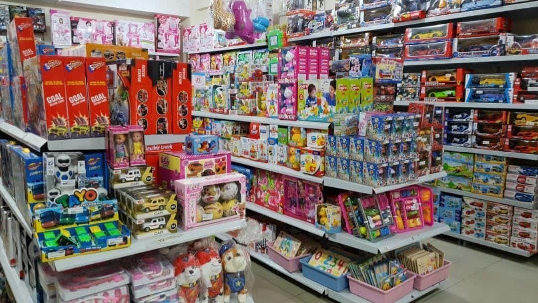 Kudo Toys, 1. DBS Toy Stores, 2. Fantasy Kids Toys, 3. Kidz Station Tunjungan Plaza, 4. Toko Mainan dan Alat Tulis Hidayah, 5. Cliff Toys Royal Plaza, 6. Kudo Toys, 7. Toys Kingdom Pakuwon Mall, 8. Toko Mainan Anak Nirwana, 9. Madonna Toys, 10. Toko Aneka Mainan
