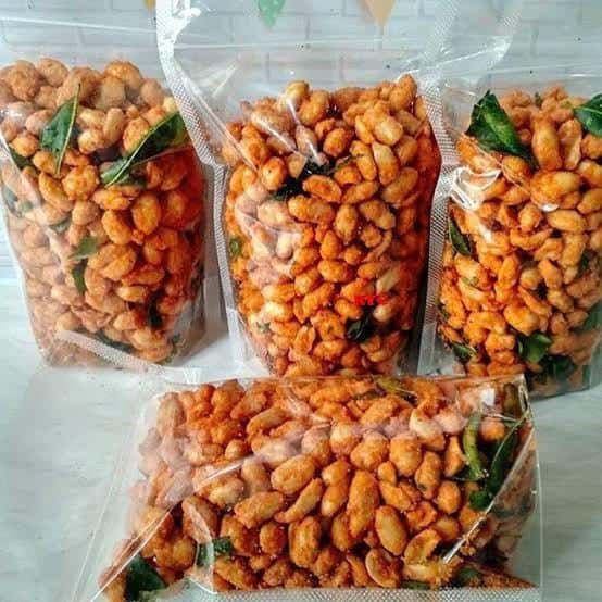 Kacang Bali, 1. Baju Barong, 2. Kain Bali, 3. Pie Susu, 4. Produk Spa, 5. Kopi Kintamani, 6. Salak Bali, 8. Kerajinan Perak Celuk, 9. Kacang Bali