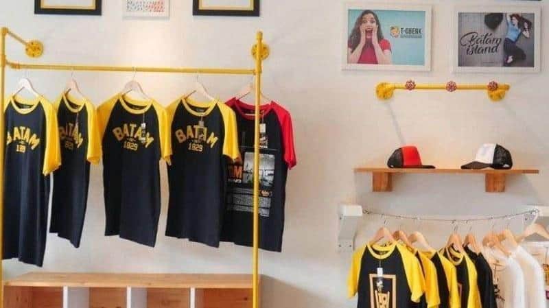 Kaos T-Obenk, 1. Kampung Oleh-Oleh, 2. Pasar Aviari, 3. Nayadam Batam, 4. Kaos T-Obenk, 5. Kedai Durian Tok Ngah, 6. Nagoya Hill Batam