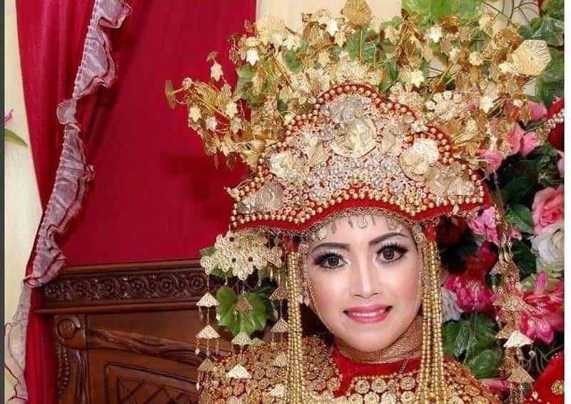 Kembang Hong, Asal Mula Baju Seting dan Kain Cual, Pakaian Adat Bangka Belitung Perempuan, Pakaian Adat Bangka Belitung Laki-Laki, Kegunaan Baju Seting dan Kain Cual, Aksesori Baju Seting dan Kain Cual