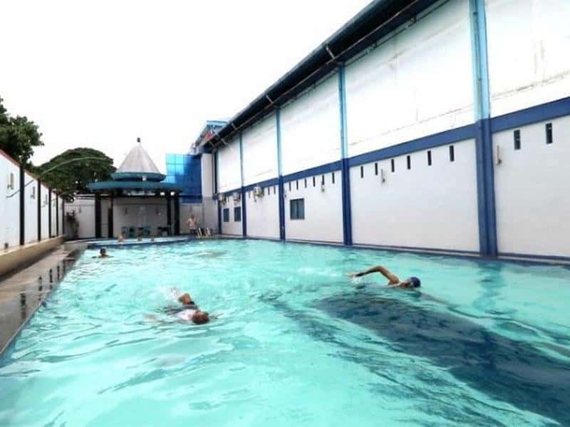 Kolam Renang Adzkia, 1. Kolam Renang Teratai, 2. Kolam Renang FIK UNP, 3. Kolam Renang ABG (Air Dingin Batu Gadang), 4. Kolam Renang Adzkia, 5. Water Park Christine Hakim Idea Park (CHIP Water Park), 6. Mifan Padang Panjang