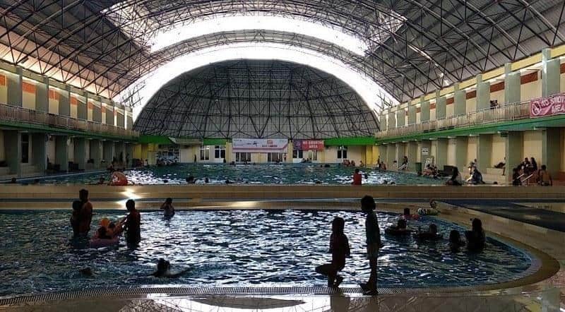 Kolam Renang FIK UNP, 1. Kolam Renang Teratai, 2. Kolam Renang FIK UNP, 3. Kolam Renang ABG (Air Dingin Batu Gadang), 4. Kolam Renang Adzkia, 5. Water Park Christine Hakim Idea Park (CHIP Water Park), 6. Mifan Padang Panjang