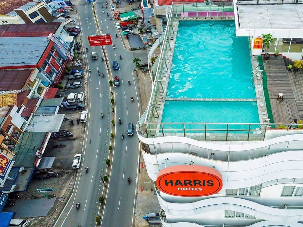 Kolam Renang Harris Hotel Pontianak, 1. Kolam Renang dan Bermain Jc Oevaang Oeray, 2. Waterpark Paradis-Q, 3. Kolam Renang Muara Kapuas, 4. Kolam Renang Ampera, 5. Kolam Renang Kapuas Palace, 6. Kolam Renang Delta Kapuas, 7. Kolam Renang Tirta Yudha Tanjungpura, 8. Kolam Renang Mitra Khatulistiwa, 9. Kolam Renang Tirta Indah Mempawah, 10. Kolam Renang Harris Hotel Pontianak