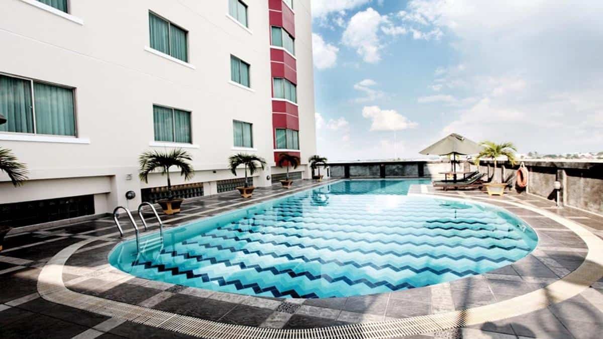 Kolam Renang Hotel Grand Zuri Pekanbaru, 1. Kolam Renang Zavfasza, 2. Citraland Waterpark Pekanbaru, 3. Kolam Renang Grand Elite Pekanbaru , 4. Sentosa Swimming Pool &amp; Waterboom, 5. Kolam Renang Pelangi Darma, 6. Labersa Water and Theme Park, 7. Kolam Renang Defa, 8. Boombara Waterpark , 9. Waterpark Kuantan Regency, 10. Kolam Renang Hotel Grand Zuri Pekanbaru