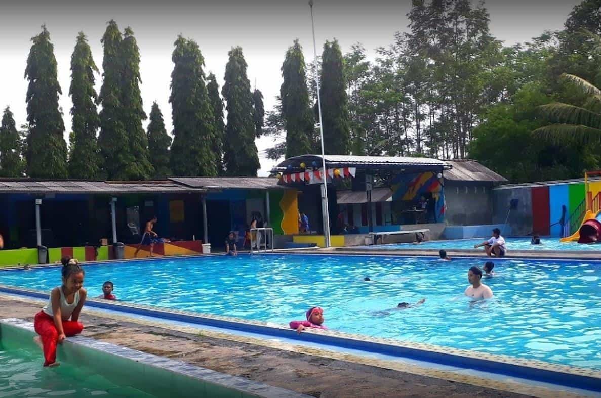Kolam Renang Kendedes, 1. Water Park Sumber Udel, 2. Kolam Renang Sumber Dandang, 3. Telaga Nirmala Klampok, 4. Kolam Renang Penataran, 5. Bisham Water Park Chenoa, 6. Laguna Thematic Park, 7. Kolam Renang Tirto Wulung, 8. Kolam Renang Tlogo Tirto, 9. Kolam Renang Tirtorejo, 10. Kolam Renang Kendedes