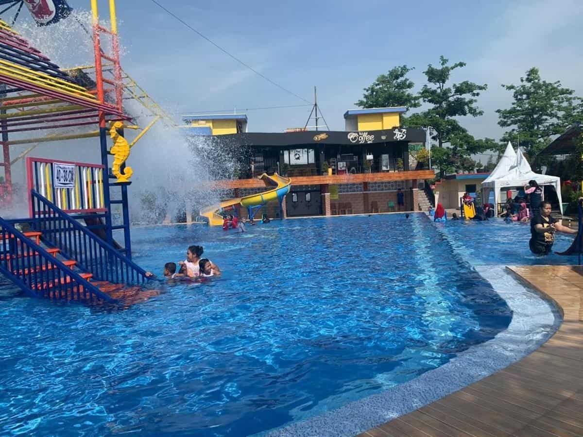 Kolam Renang LPS, 1. Kolam Renang Arsmeper, 3. Safari Water World, 4. Pemandian Banyu Biru, 5. Waterpark Taman Dayu, 6. Saygon Waterpark, 7. Telogo Sewu Swimming Pool, 8. Kolam Renang Sebani 2, 9. Kolam Renang Makoya, 10. Kolam Renang LPS