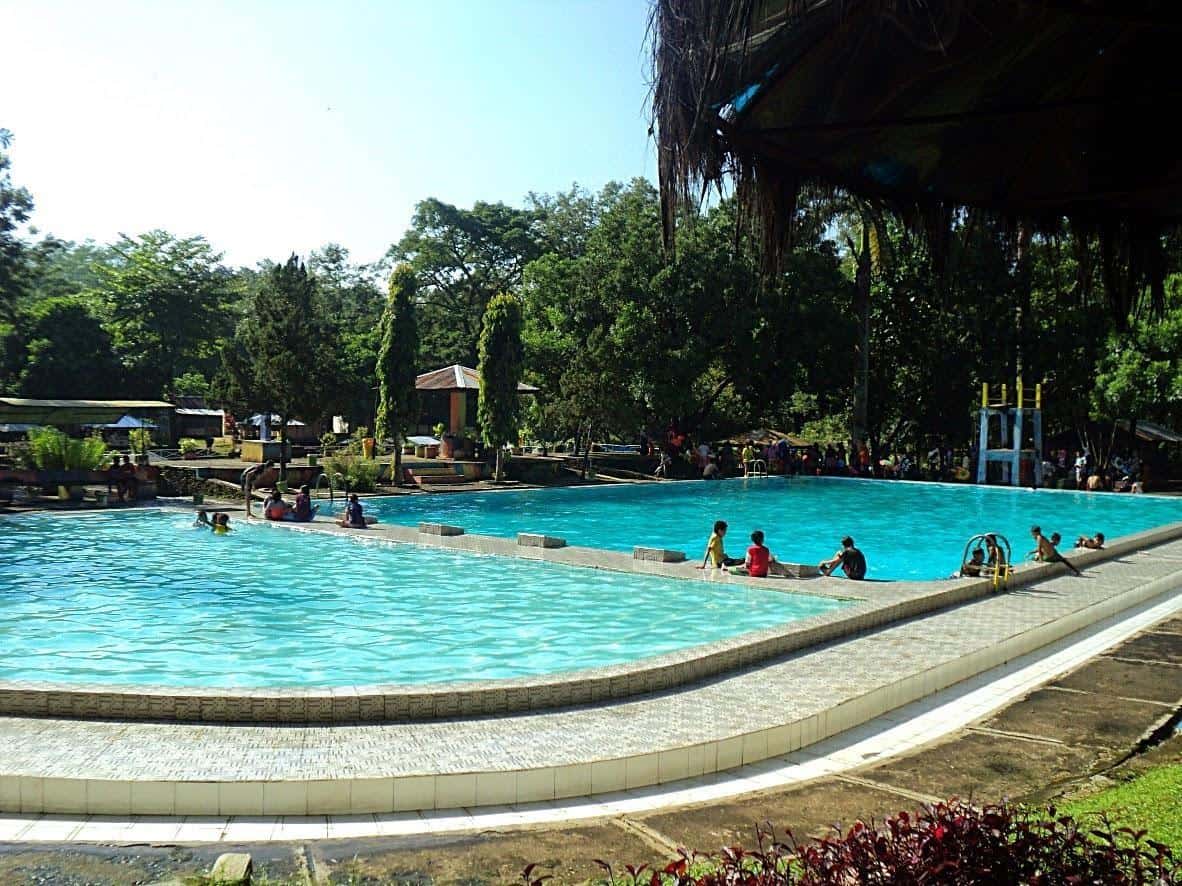 Kolam Renang Patemon, 1. Tiara Jember Park Waterboom, 2. Kolam Renang Botani Sukorambi, 3. Kolam Renang Rembangan, 4. Kolam Renang Oleng Sibutong, 5. Dira Waterpark Kencong, 6. Kolam Renang Kimo, 7. Kolam Renang Mumbul Garden, 8. Niagara Waterpark Ambulu, 9. Kolam Renang Patemon, 10. Kolam Renang Green Hill