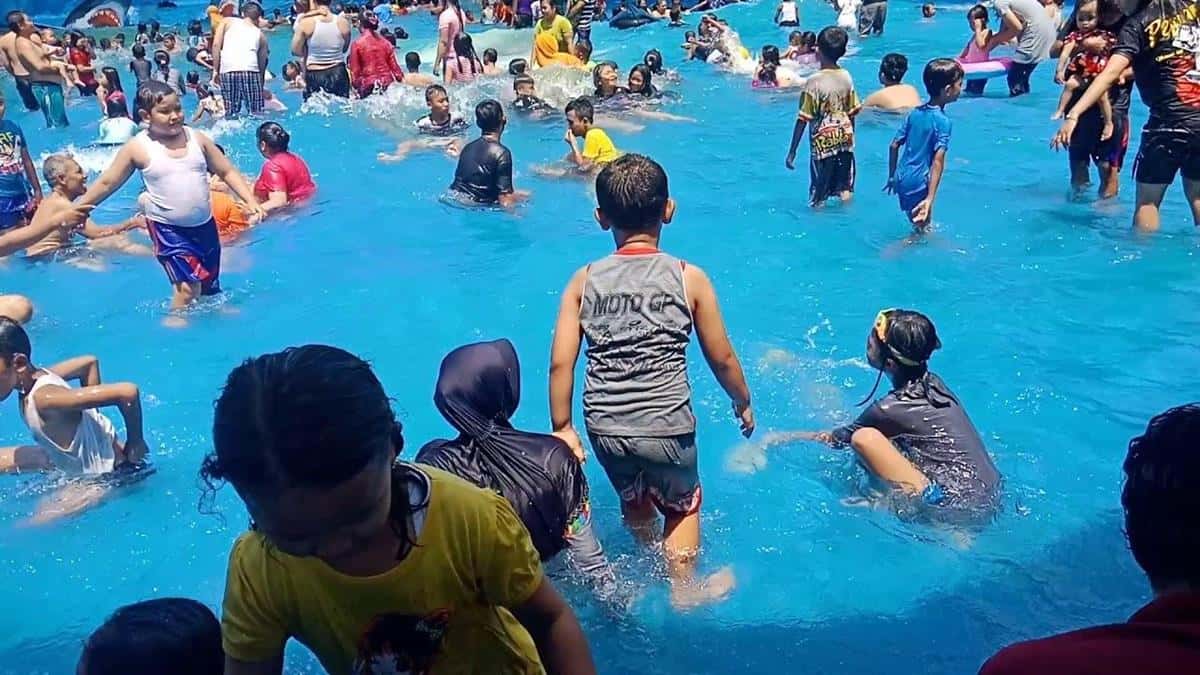Kolam Renang Sebani 1, 1. Masjid Muhammad Cheng Hoo, 2. Taman Dayu Waterpark, 3. Kolam Renang Sebani 1, 4. Telogo Sewu Swimming Pool & Outbound, 5. Kolam Renang Makoya, 6. Kingkong Splash Waterpark, 7. Taman Bunga Adn Firdaus Sumbergedang, 8. Wisata Panci Karangjati, 9. Coban Genengan, 10. Taman Candra Wilwatikta