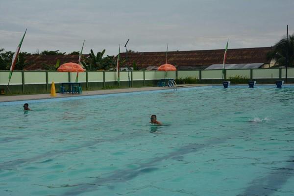 Kolam Renang Tirta Yudha Tanjungpura, 1. Kolam Renang dan Bermain Jc Oevaang Oeray, 2. Waterpark Paradis-Q, 3. Kolam Renang Muara Kapuas, 4. Kolam Renang Ampera, 5. Kolam Renang Kapuas Palace, 6. Kolam Renang Delta Kapuas, 7. Kolam Renang Tirta Yudha Tanjungpura, 8. Kolam Renang Mitra Khatulistiwa, 9. Kolam Renang Tirta Indah Mempawah, 10. Kolam Renang Harris Hotel Pontianak