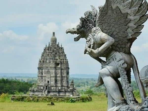 Legenda Kota, 1. Legenda Kota, 2. Masjid Kibang, 3. Bekas Rumah Tinggal Pangeran Pangsa Wangsakerta, 4. Kampung Bugis, 5. Makam dan Petilasan Menak Sengaji dan Menak Ngegulung Sakit
