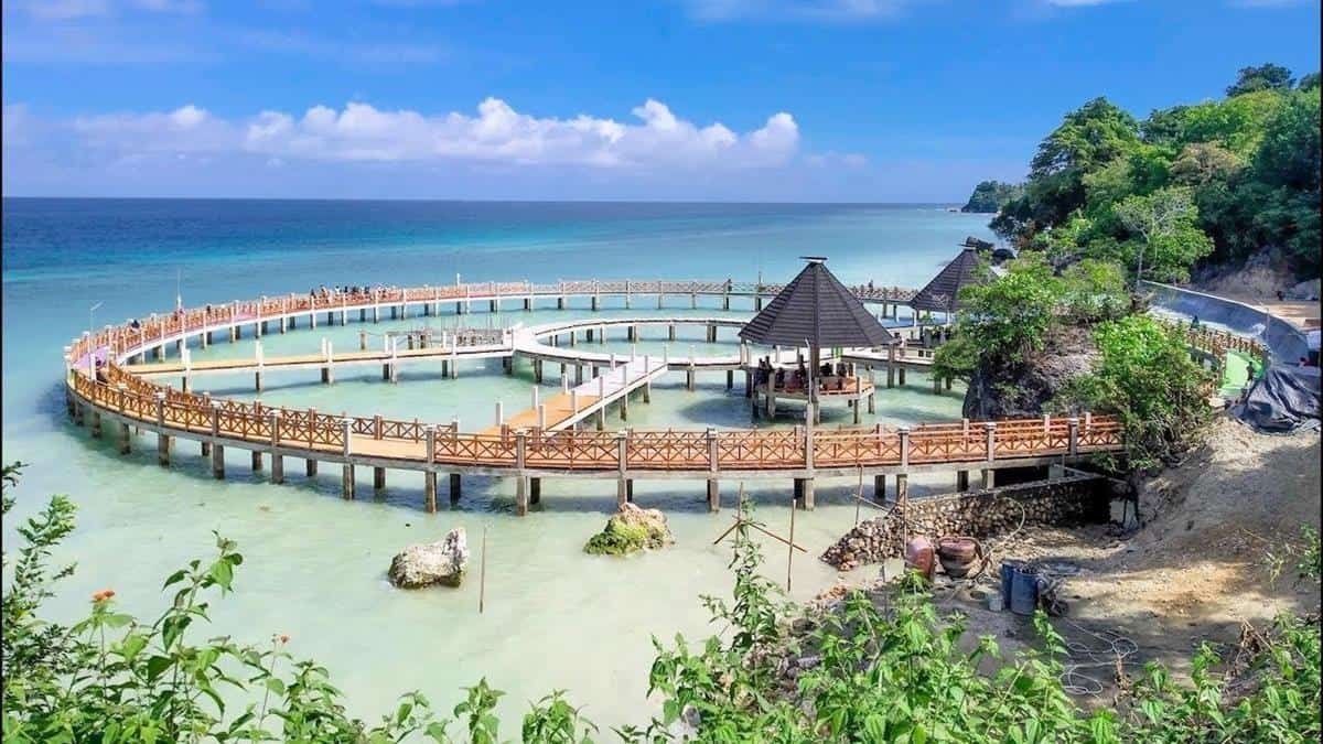 Pantai La Poili, 1. Pantai Waikesa, 2. Taman Nasional Wakatobi, 3. Pantai Meleura, 4. Pantai Lakeba, 5. Pantai Mutiara Buton, 6. Pulau Labengki Toli-Toli, 7. Pantai Nirwana Bau Bau, 8. Pantai Wabokeo, 9. Pulau Wisata Bokori, 10. Pantai La Poili