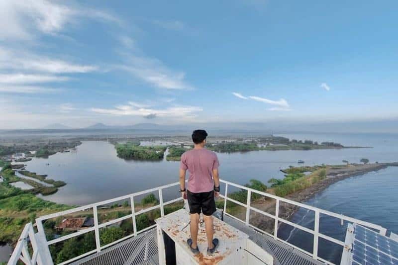 Pantai Moro, 1. Pantai Cahaya, 2. Pantai Karangmalang, 3. Pantai Muara Kencan, 4. Pantai Wisata Ngebum, 5. Pantai Kemangi, 6. Pantai Moro, 7. Pelabuhan Kendal