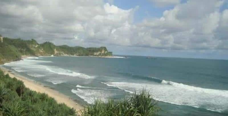 Pantai Nampu, 1. Pantai Sadranan, 2. Pantai Sadeng, 3. Pantai Solong, 4. Pantai Bandengan, 5. Pantai Pecaron, 6. Pantai Banyutowo, 7. Pantai Bopong Puring, 8. Pantai Menganti, 9. Pantai Nampu, 10. Pantai Sembukan