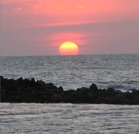 Pantai Pondok Putri, 1. Pantai Cirewang, 2. Pantai Pondok Bali, 3. Patimban Beach, 4. Pantai Pondok Putri, 5. Pantai Gegara Menyan