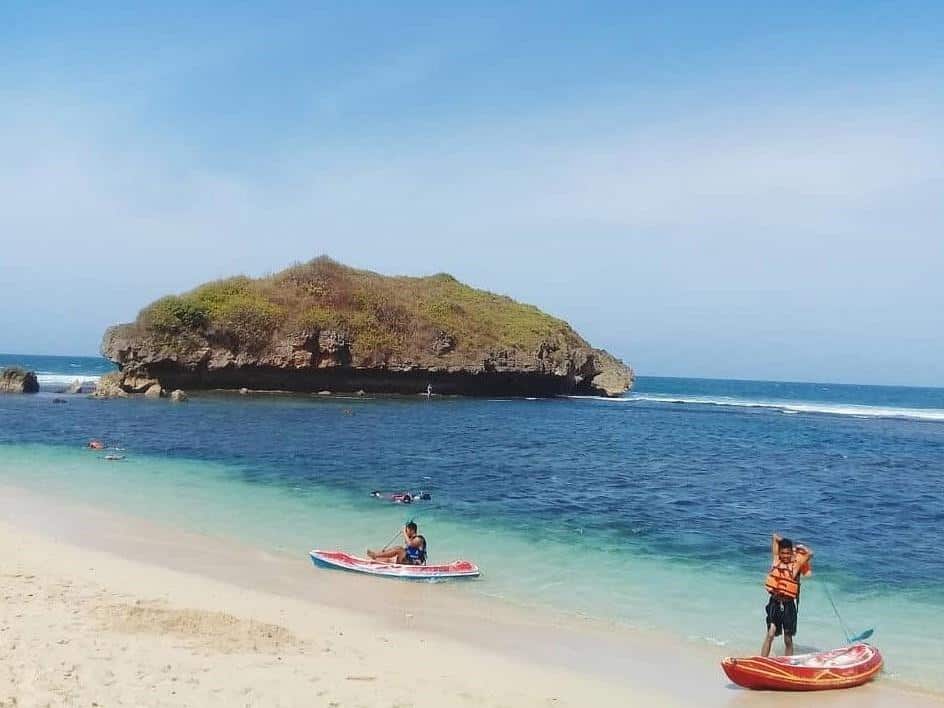Pantai Sadranan, 1. Pantai Pok Tunggal, 2. Pantai Indrayanti, 3. Pantai Siung, 4. Pantai Ngrenehean, 5. Pantai Sadranan, 6. Pantai Drini, 7. Pantai Ngobaran, 8. Pantai Ngrumput, 9. Pantai Ngandong, 10. Pantai Kesirat