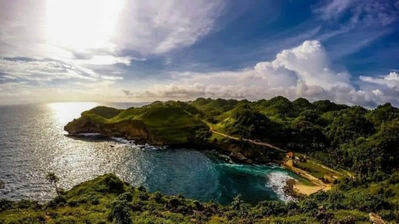 Pantai Sembukan, 1. Pantai Sadranan, 2. Pantai Sadeng, 3. Pantai Solong, 4. Pantai Bandengan, 5. Pantai Pecaron, 6. Pantai Banyutowo, 7. Pantai Bopong Puring, 8. Pantai Menganti, 9. Pantai Nampu, 10. Pantai Sembukan