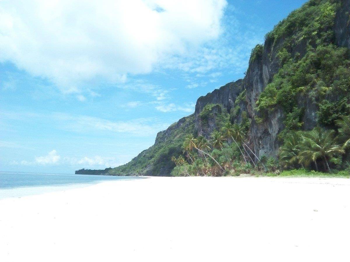 Pantai Wabokeo, 1. Pantai Waikesa, 2. Taman Nasional Wakatobi, 3. Pantai Meleura, 4. Pantai Lakeba, 5. Pantai Mutiara Buton, 6. Pulau Labengki Toli-Toli, 7. Pantai Nirwana Bau Bau, 8. Pantai Wabokeo, 9. Pulau Wisata Bokori, 10. Pantai La Poili