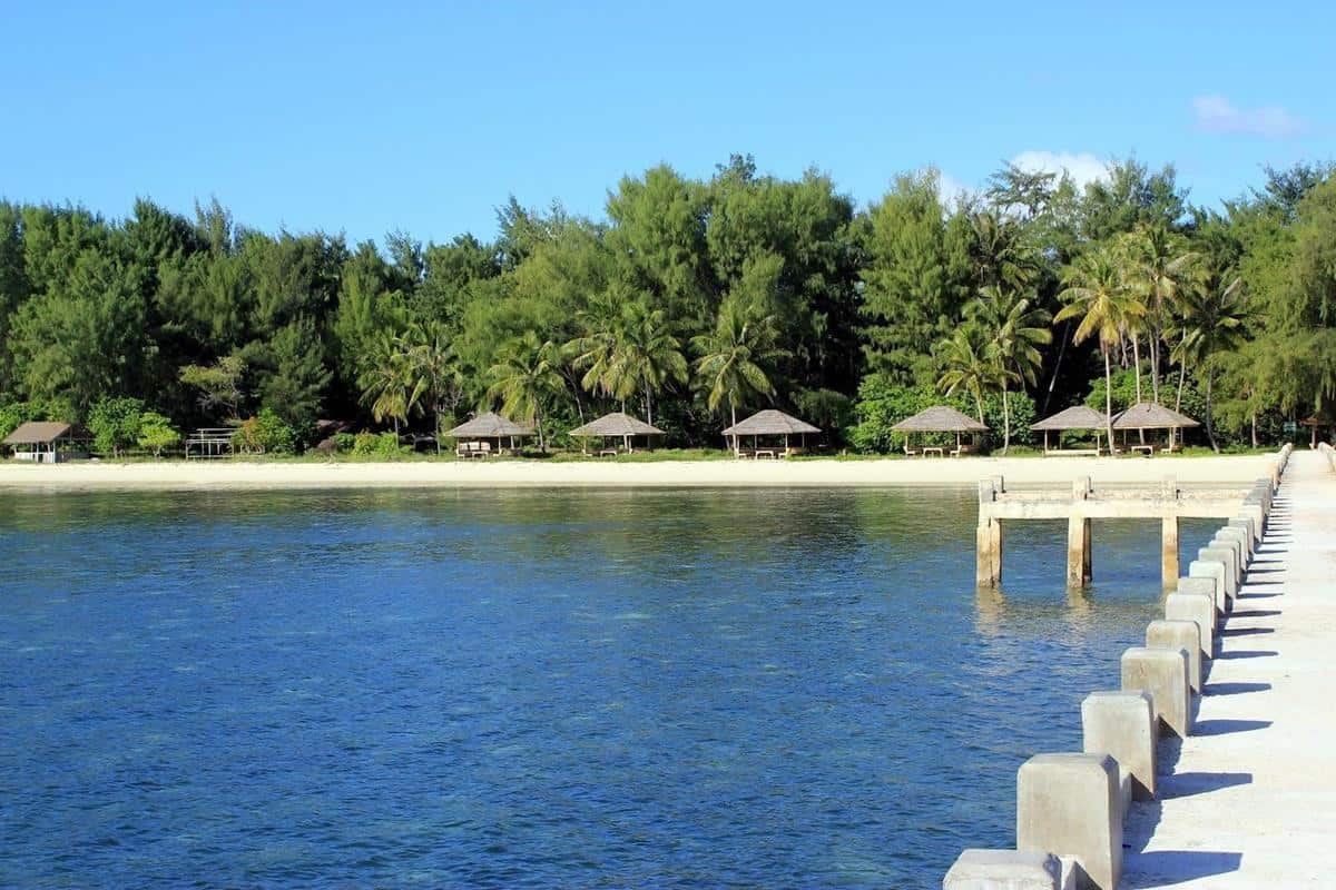 Pantai Waikesa, 1. Pantai Waikesa, 2. Taman Nasional Wakatobi, 3. Pantai Meleura, 4. Pantai Lakeba, 5. Pantai Mutiara Buton, 6. Pulau Labengki Toli-Toli, 7. Pantai Nirwana Bau Bau, 8. Pantai Wabokeo, 9. Pulau Wisata Bokori, 10. Pantai La Poili