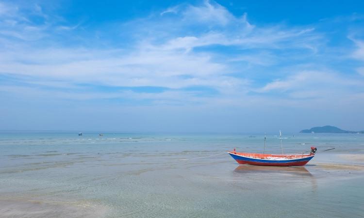 Pantai Wisata Alam, 1. Pantai Tanjung Pakis, 2. Pantai Tanjung Baru, 3. Pantai Samudra Baru, 4. Pantai Sedari, 5. Pantai Wisata Mangrove, 6. Pantai Mutiara Karawang, 7. Pantai Sarakan, 8. Pantai Wisata Alam Baru, 9. Pantai Pelangi, 10. Pantai Pisangan