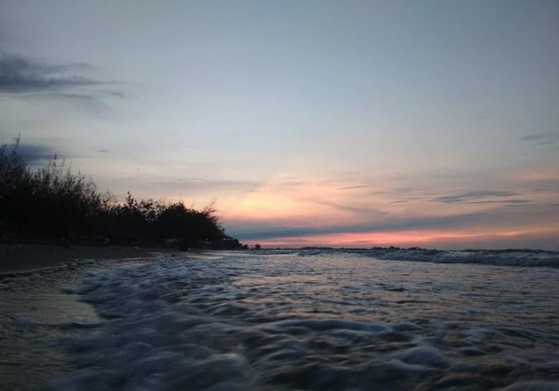 Pantai Wisata Ngebum, 1. Pantai Cahaya, 2. Pantai Karangmalang, 3. Pantai Muara Kencan, 4. Pantai Wisata Ngebum, 5. Pantai Kemangi, 6. Pantai Moro, 7. Pelabuhan Kendal
