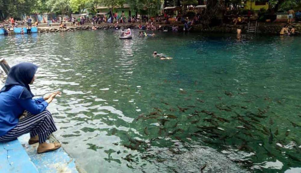 Pemandian Banyu Biru, 1. Kolam Renang Arsmeper, 3. Safari Water World, 4. Pemandian Banyu Biru, 5. Waterpark Taman Dayu, 6. Saygon Waterpark, 7. Telogo Sewu Swimming Pool, 8. Kolam Renang Sebani 2, 9. Kolam Renang Makoya, 10. Kolam Renang LPS