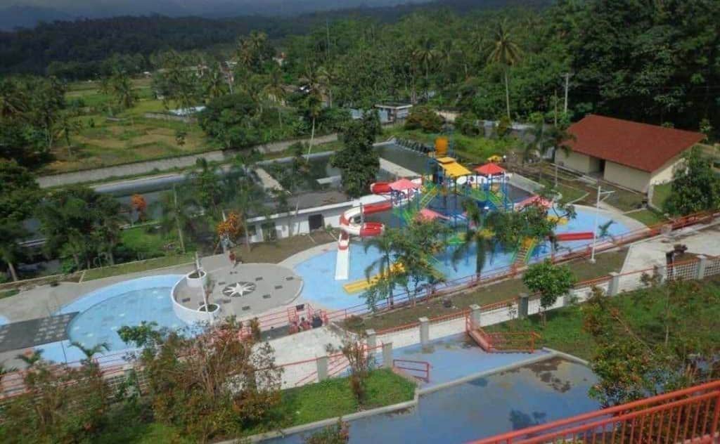 Pemandian Kalibening, 1. Kolam Renang Gladiol, 2. Kolam Renang Karet Mendut, 3. Kolam Renang Kyai Langgeng, 4. Kolam Renang Soekotjo, 5. Kolam Renang Hotel Trio, 6. Sendang Hageng Tirta Kencana, 7. Kolam Renang Ngleter, 8. Pemandian Kalibening, 9. Kolam Renang Tirta Kencana, 10. Kolam Renang Giri Kulon