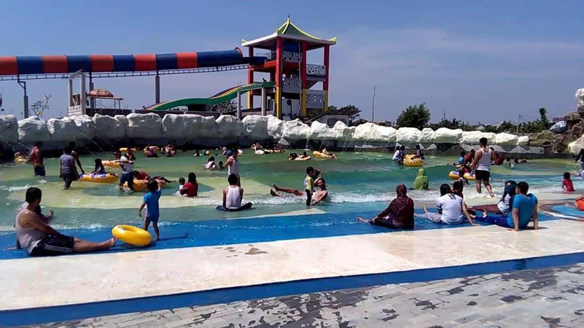 Penguin Waterpark, 1. Waterboom Lippo Cikarang, 2. Megati Waterpark, 3. Matador Family Waterpark , 4. Puri Nirwana Waterpark, 5. Kolam Renang D’Warriors, 6. Kolam Renang Taman Sentosa, 7. Kolam Renang Olympic Sport, 8. Kolam Renang Palem Indah, 9. Penguin Waterpark, 10. Waterboom Jatirasa