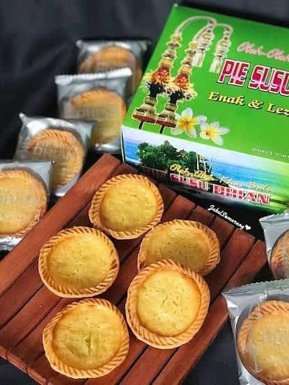 Pie Susu, 1. Baju Barong, 2. Kain Bali, 3. Pie Susu, 4. Produk Spa, 5. Kopi Kintamani, 6. Salak Bali, 8. Kerajinan Perak Celuk, 9. Kacang Bali