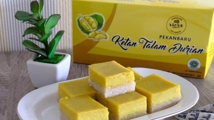 Rumah Kue Viera, 1. Batik Riau Malai, 2. Silungkang Art Centre, 3. Pasar Bawah Pekanbaru, 4. Insyira Oleh-Oleh Pekanbaru, 5. Mega Rasa Oleh-Oleh Khas Pekanbaru, 6. Kembang Sari Simpang Tiga, 7. Nadhira Napoleon Pekanbaru, 8. Rumah Kue Viera