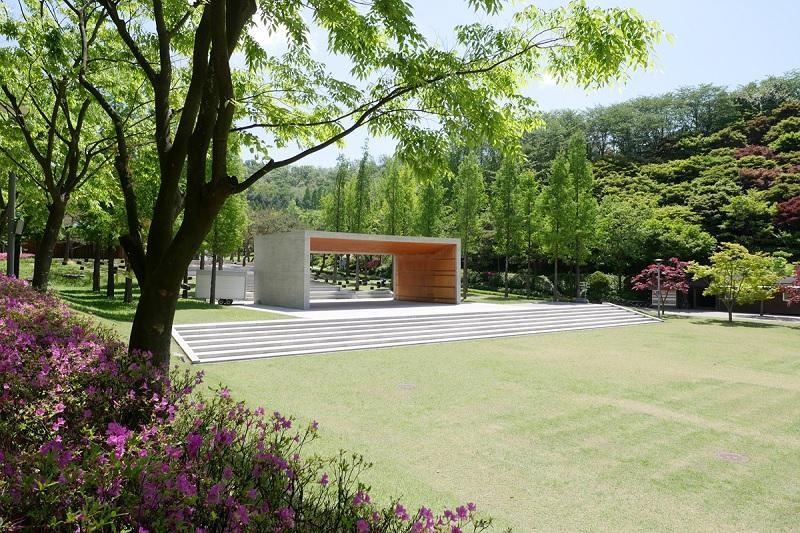 Rosary Hill, 1. Namsamgol Hanok Village, 2. Rosary Hill, 3. Mayfield Hotel Seoul, 4. Subway, Cabang Jongno, 5. Dokseodang Children’s Park, 6. Starfield Library COEX Mall, 7. Herbal Village, 8. Hyosung Village, 9. Art Platz – Tingklu, 10. Baegot Haneul Park