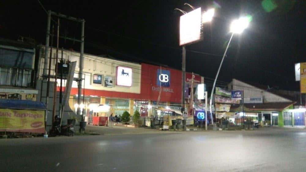 Super Indo DeBe Mall, 1. Pacific Mall, 2. Rita Supermall, 3. Transmart, 4. Super Indo DeBe Mall, 5. Toserba Yogya, 6. Yogya Mall Slawi, 7. Mutiara Cahaya Mejasem