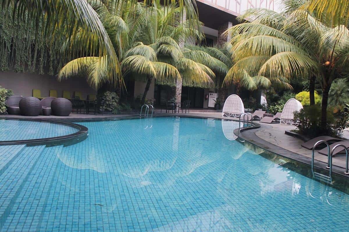 Swimming Pool Grand Tjokro Balikpapan , 1. Kolam Renang Sepinggan Pratama, 2. Caribbean Island Water Park , 3. Mulawarman Swimming Pool, 4. Aquaboom Waterpark, 5. Balikpapan Sport Center, 6. Kolam Renang Wika, 7. Griya Waterpark, 8. Kolam Renang Borneo Bay City, 9. Swimming Pool Le Grandeur , 10. Swimming Pool Grand Tjokro Balikpapan 