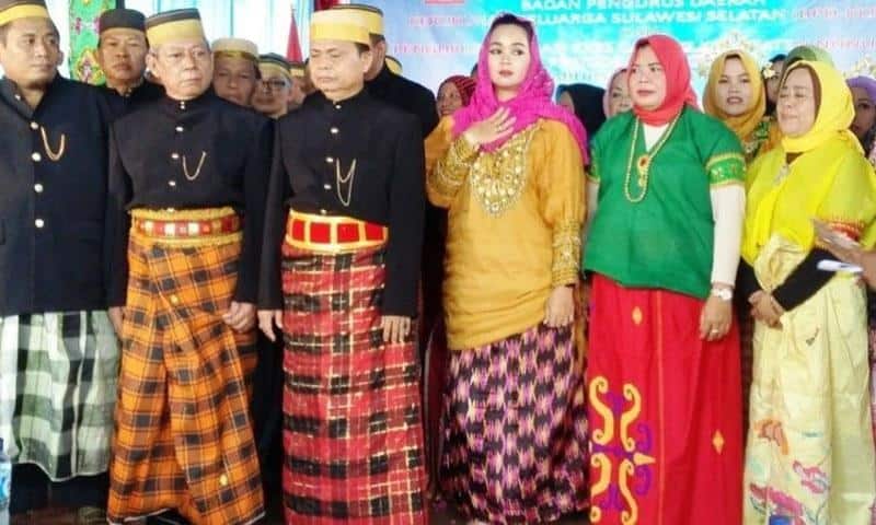 Baju Tutu, 1. Baju Pokko, 2. Sepa Tallung, 3. Baju Tutu, 4. Baju Bodo, 5. Baju Adat Pattuqduq Towaine
