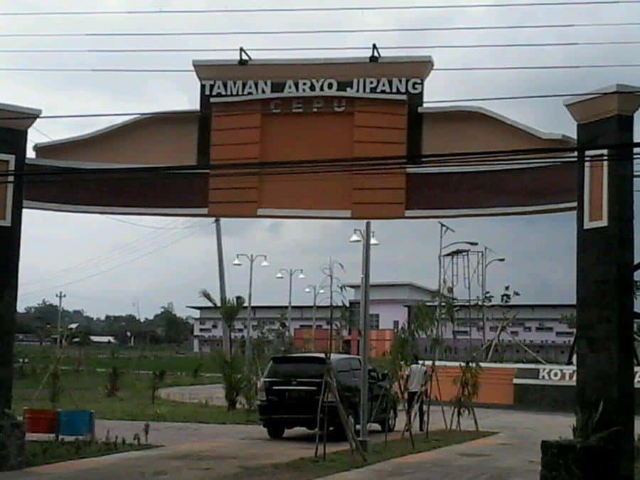 Taman Aryo Jipang, 1. Heritage Trainz Loco Tour, 2. Taman Seribu Lampu, 3. Monumen Arjuna Wiwaha, 4. Grojogan Bengawan Solo, 5. Keraton Jipang, 6. MC Edupark, 7. Situs Wurawari Ngloram, 8. Kilometer 0 Cepu, 9. Taman Aryo Jipang, 10. Taman Tuk Buntung