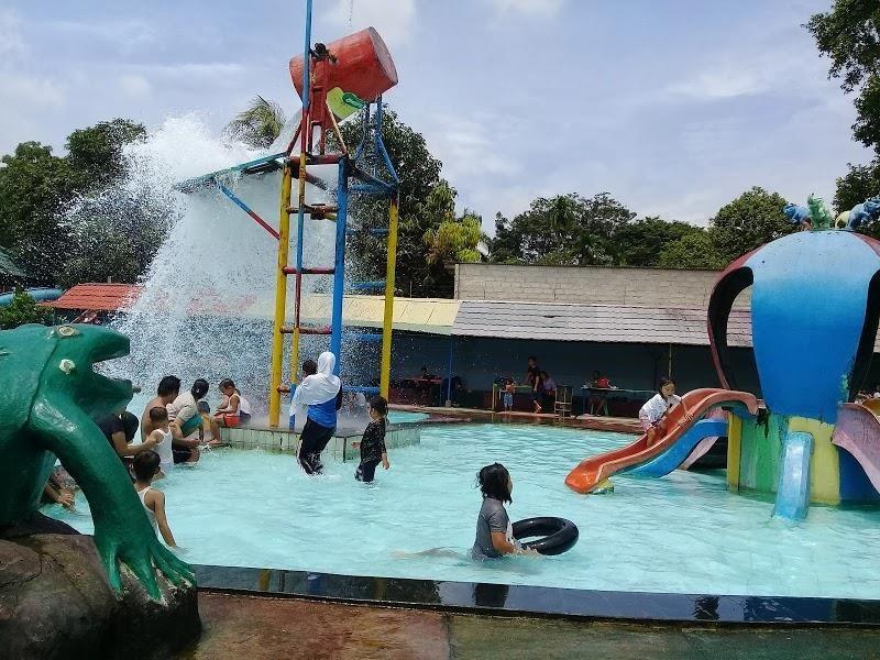 Taman Palem Indah, 1. Gua Warak, 2. Sawah Bertingkat, 3. Taman Merdeka, 4. Dam Raman, 5. Taman Bunga Asri, 6. Taman Palem Indah, 7. Jembatan Gantung Pelita, 8. Masjid Taqwa, 9. Taman Metro Indonesia Indah, 10. Taman Sakura Garden
