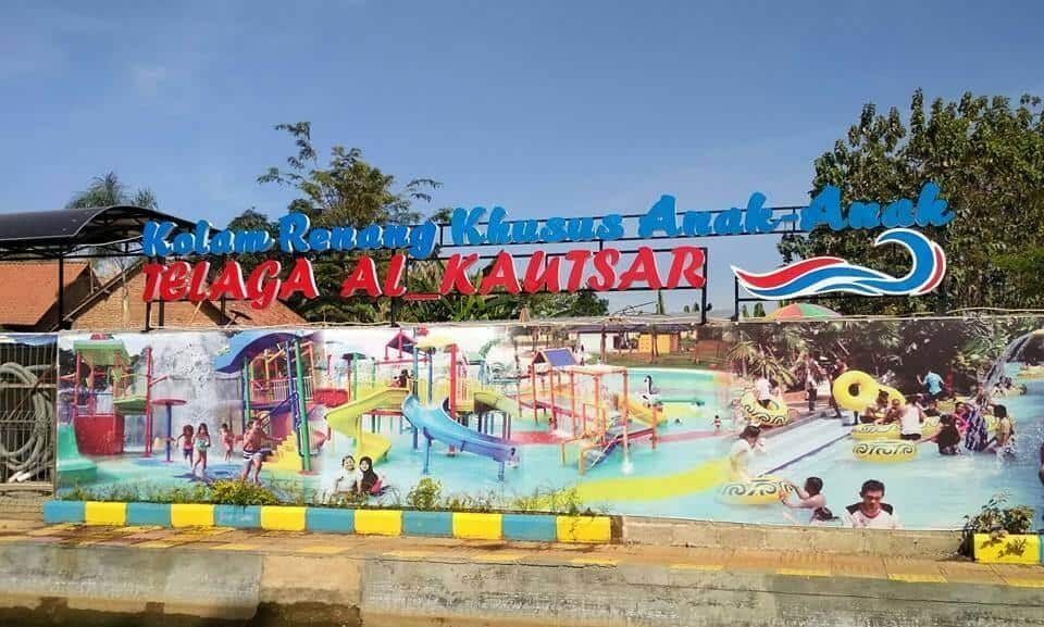 Telaga Al-Kautsar, 1. Dupan Water Park, 2. Kolam Renang BRD Pekalongan Dreams Big Park , 3. Kolam Renang Binali Tirto, 4. Kolam Renang Banyubiru, 5. Kolam Renang Prima Graha Karanganyar, 6. Telaga Al-Kautsar, 7. Kolam Renang Kedung Ketjeh, 8. Kolam Renang Kulu Asri, 9. Kolam Renang Bandar EcoPark, 10. Kolam Renang Sendang Sari