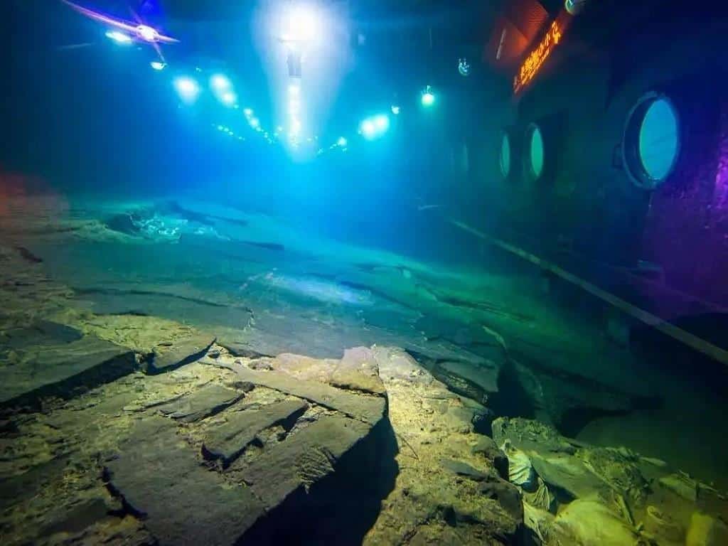 The Baiheliang Underwater Museum (Tiongkok), 1. Museo Subacuático de Arte (MUSA) (Meksiko), 2. Underwater Archaeological Park of Baia (Italia), 3. Museum of Underwater Art (MOUA) (Australia), 4. Caesarea Underwater Archeological Park (Israel), 5. Museo Atlántico Lanzarote (Spanyol), 6. The Baiheliang Underwater Museum (Tiongkok), 7. Cape Tarkhankut Underwater Museum (Krimea), 8. Molinere Underwater Sculpture Park (Grenada)
