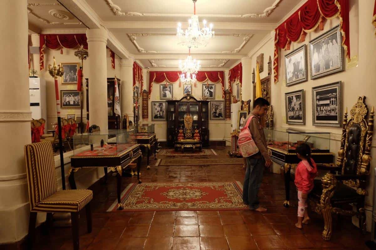 The Soekarno Centre, 1. Pura Besakih, 2. Museum Bali, 3. The Soekarno Centre, 4. Pura Tanah Lot, 5. Tirta Gangga, 6. Museum Blanco Renaissance, 7. Pura Luhur Uluwatu, 8. Puri Saren Agung, 9. Taman Ujung Karangasem, 10. Monumen Puputan Klungkung