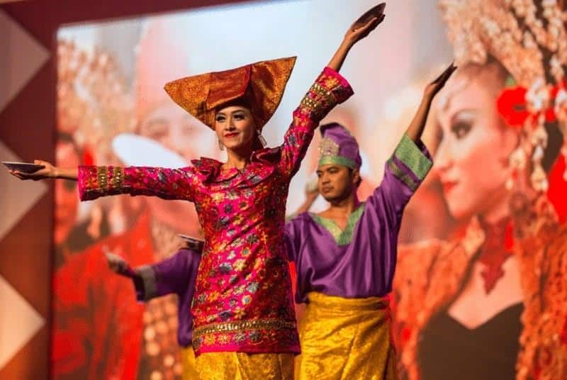 Tingkuluak (Tengkuluk), Makna Dibalik Kata Limpapeh, Bagian-Bagian Pakaian Adat Padang, Bagian Pakaian Adat Wanita Padang, Bagian Pakaian Adat Laki-Laki Padang