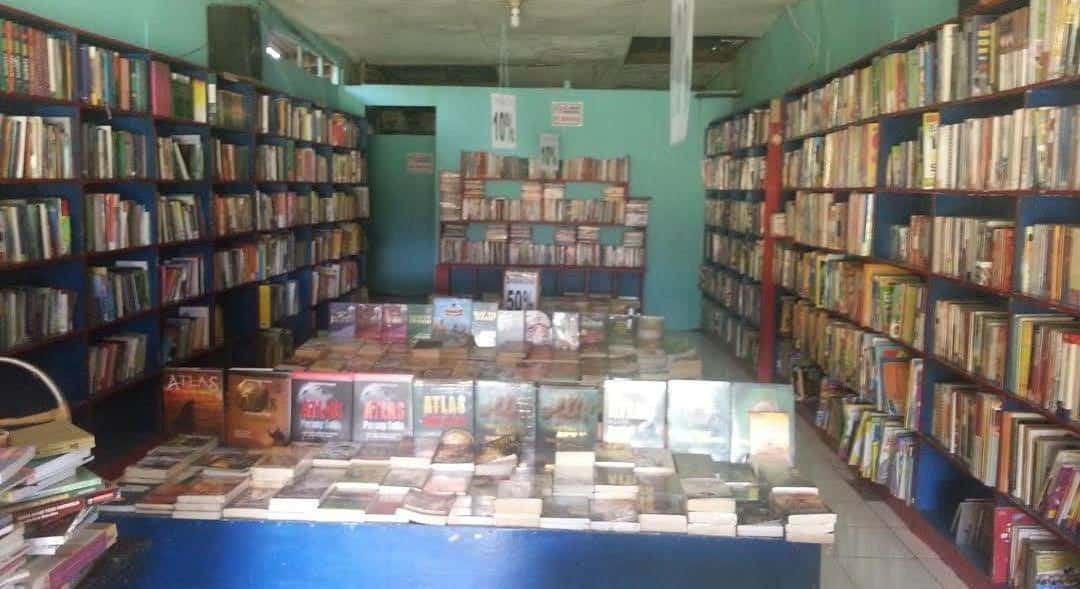 Toko Buku Papirus, 1. Toko Buku Intuisi, 2. Toko Arena Ilmu, 3. Toko Buku Pelangi Ilmu, 4. Toko Buku Alfarabi, 5. Toko Dunia Ilmu, 6. Toko Buku Gramedia, 7. Books &amp; Beyond, 8. Toko Buku Papirus, 9. Toko Buku Palopo Ilmu, 10. Toko Buku Bina Ilmu