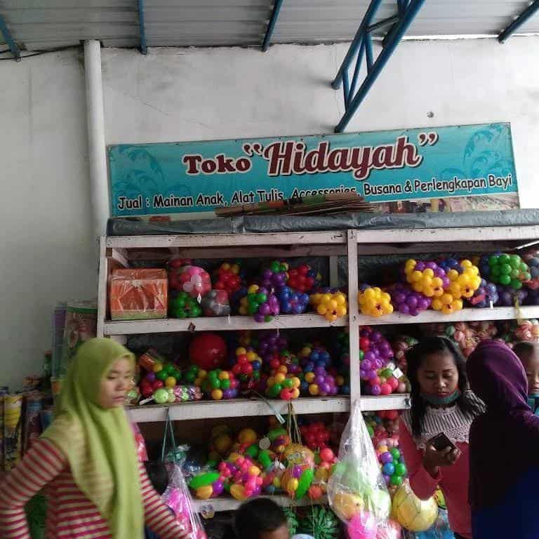 Toko Mainan dan Alat Tulis Hidayah, 1. DBS Toy Stores, 2. Fantasy Kids Toys, 3. Kidz Station Tunjungan Plaza, 4. Toko Mainan dan Alat Tulis Hidayah, 5. Cliff Toys Royal Plaza, 6. Kudo Toys, 7. Toys Kingdom Pakuwon Mall, 8. Toko Mainan Anak Nirwana, 9. Madonna Toys, 10. Toko Aneka Mainan