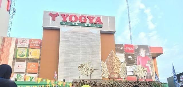 Toserba Yogya, 1. Pacific Mall, 2. Rita Supermall, 3. Transmart, 4. Super Indo DeBe Mall, 5. Toserba Yogya, 6. Yogya Mall Slawi, 7. Mutiara Cahaya Mejasem