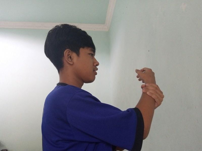 Usapkan Debu Pada Lengan Berikutnya